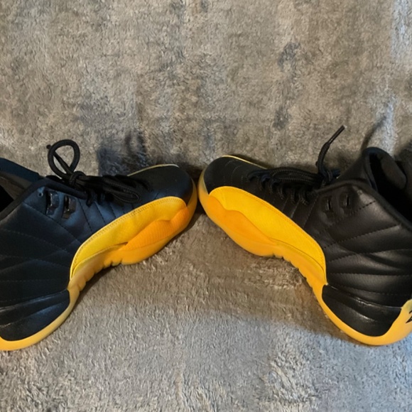 Jordan 12 Retro University Gold - Picture 4 of 6